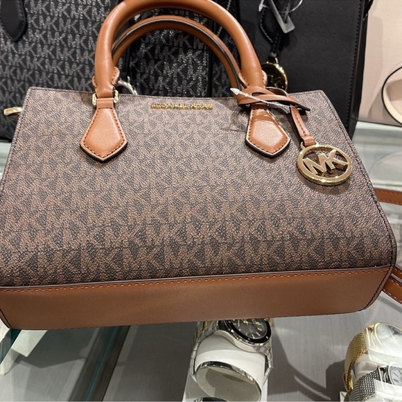 Michael Kors Small Sheila Satchel Crossbody
Bag Brown
NWT - Picture 9 of 16